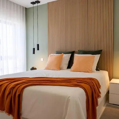 Apartment 1 Bedroom Flat Completely Renovated. *