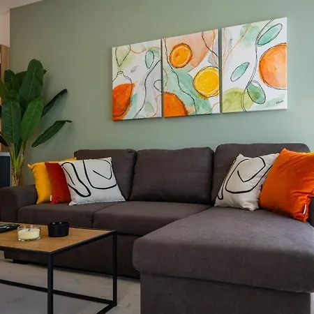 1 Bedroom Flat Completely Renovated. Apartment