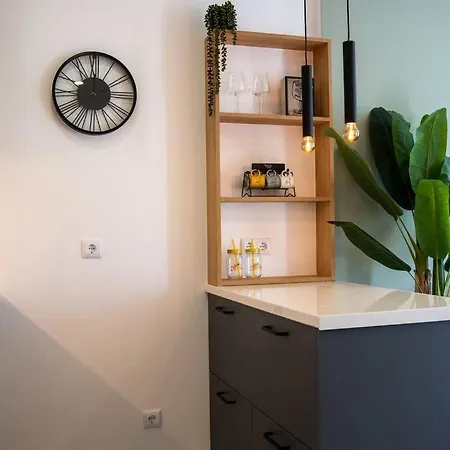 1 Bedroom Flat Completely Renovated. Daire *