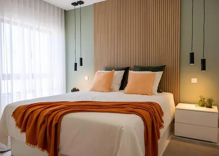Apartment 1 Bedroom Flat Completely Renovated. *