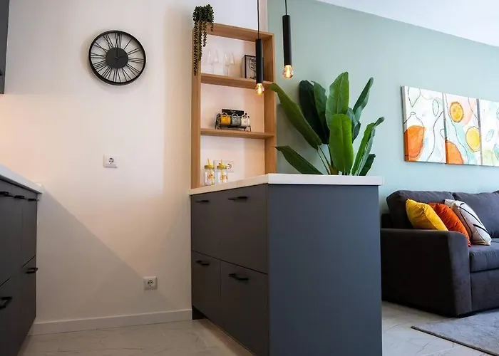 1 Bedroom Flat Completely Renovated. Apartment
