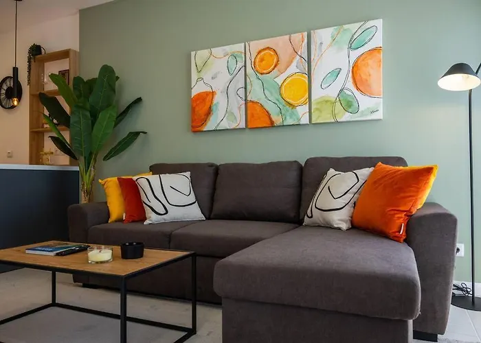 1 Bedroom Flat Completely Renovated. Apartment