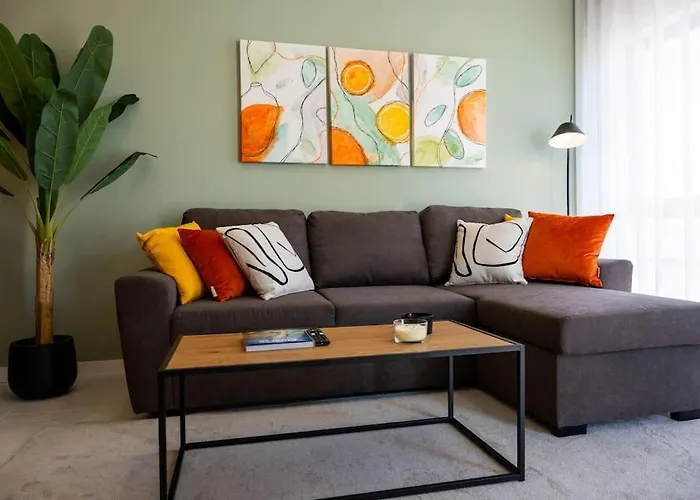 Apartment 1 Bedroom Flat Completely Renovated. *