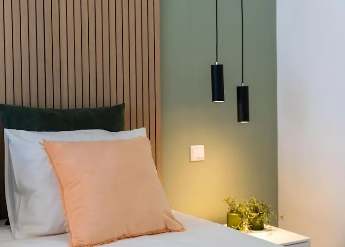 Apartment 1 Bedroom Flat Completely Renovated. *