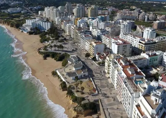 1 Bedroom Flat Completely Renovated. * Armacao de Pera