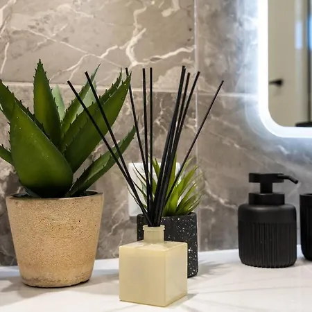 1 Bedroom Flat Completely Renovated. *